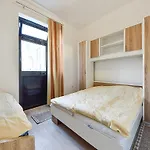 Two-bedroom In Semesterbostad Pula
