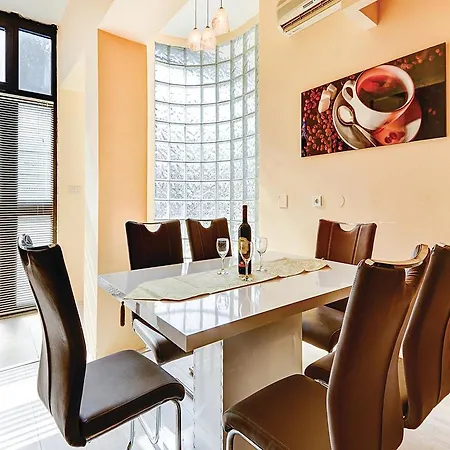 펜션 Two-bedroom In 풀라