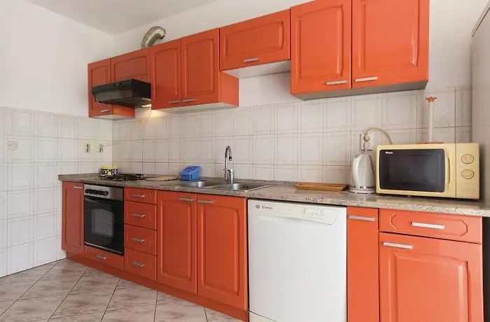 Two-bedroom In Hébergement de vacances Pula
