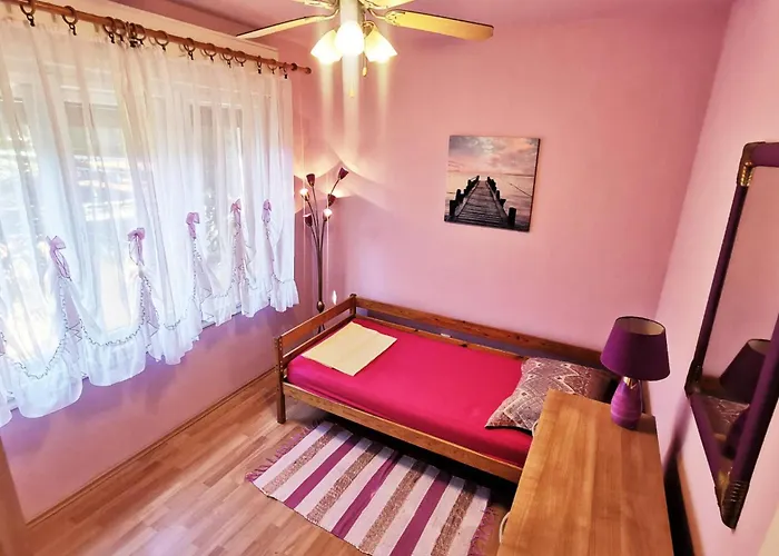 Two-bedroom In Hébergement de vacances Pula