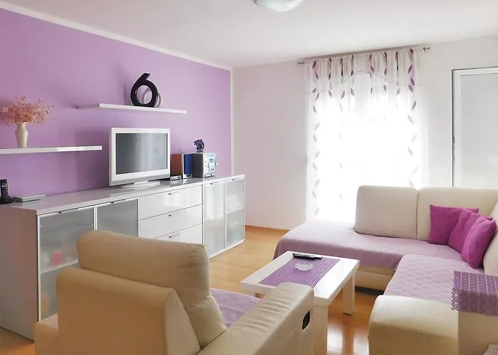 Two-bedroom In Hébergement de vacances *