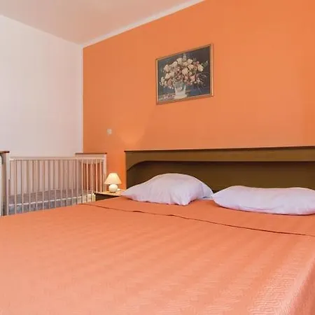 Two-Bedroom Holiday Home In Pula * Pula