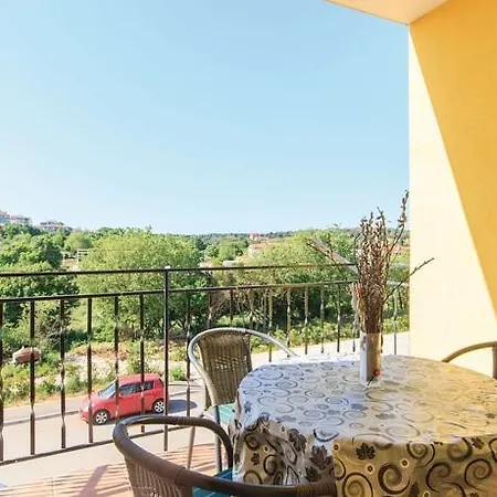 2 Bedroom Stunning Home In Pula *