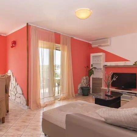 Two-Bedroom Holiday Home In Pula * Pula