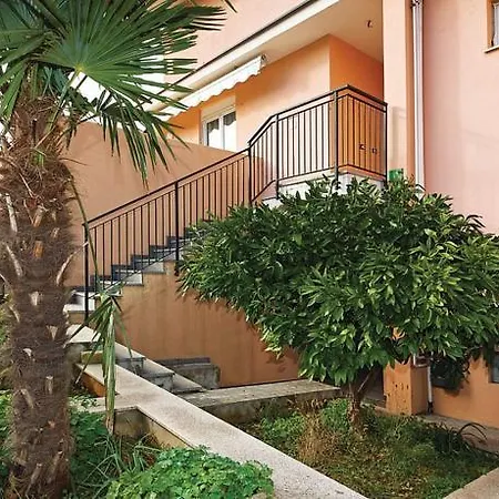 Two-bedroom In Πούλα