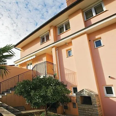 2 Bedroom Stunning Home In Pula Holiday home