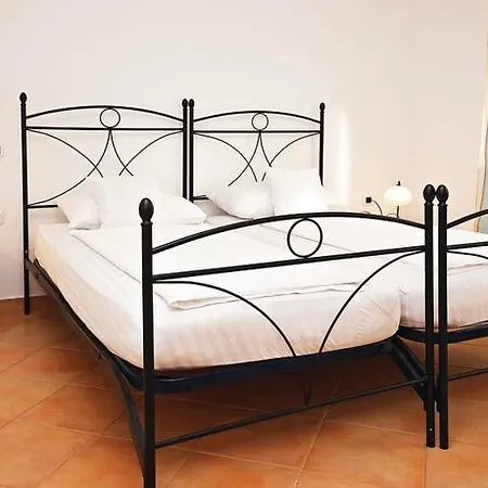 Two-bedroom In Πούλα
