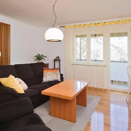 Two-Bedroom Holiday Home In Pula * Pula