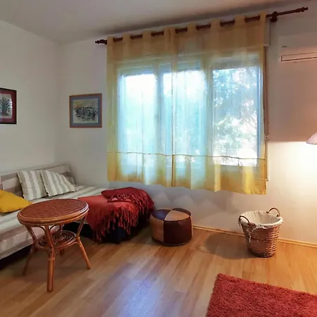 2 Bedroom Stunning Home In Pula Holiday home *