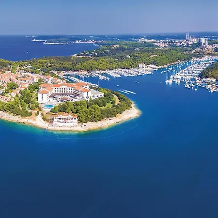 2 Bedroom Stunning Home In Pula Pula