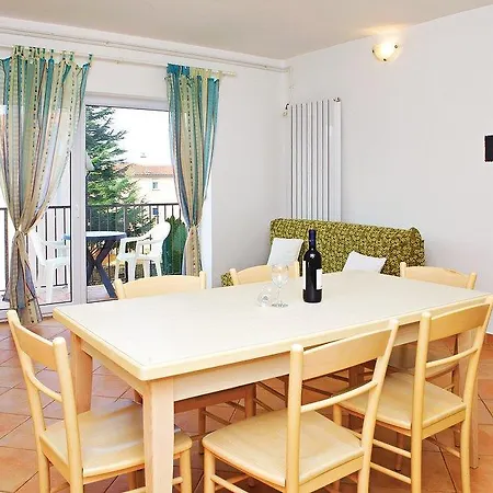 2 Bedroom Stunning Home In Pula Pula