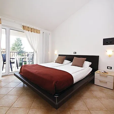 Two-Bedroom Holiday Home In Pula * Pula