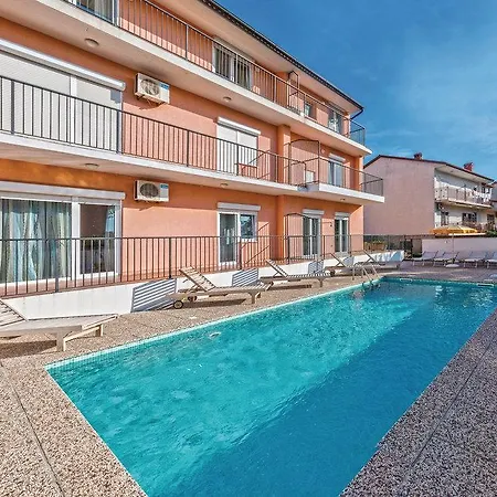 2 Bedroom Stunning Home In Pula