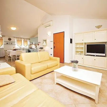2 Bedroom Stunning Home In Pula Holiday home *