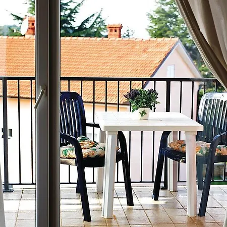 Two-bedroom In Πούλα