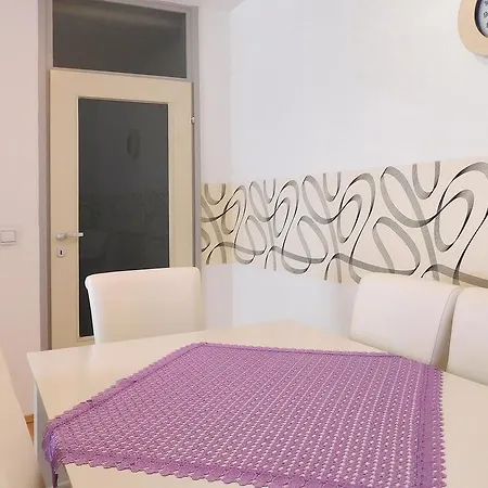 2 Bedroom Stunning Home In Pula * Pula