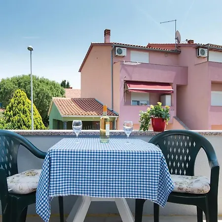 2 Bedroom Stunning Home In Pula
