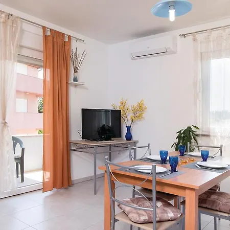 Two-bedroom In Πούλα