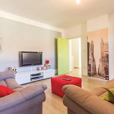 2 Bedroom Stunning Home In Pula Holiday home *