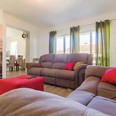 Two-bedroom In Πούλα