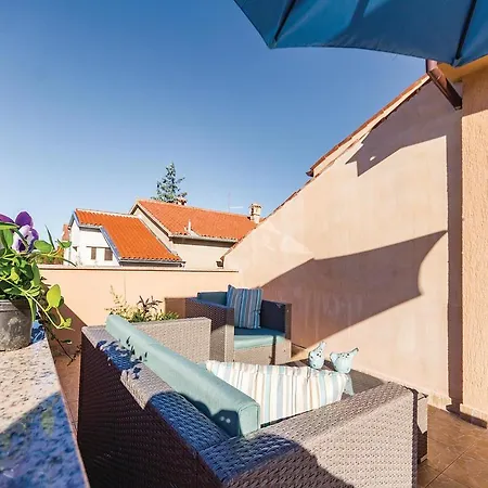 2 Bedroom Stunning Home In Pula *