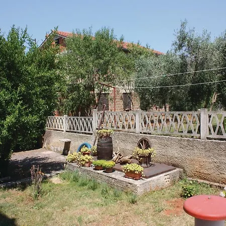 Two-bedroom In Πούλα
