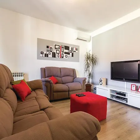 2 Bedroom Stunning Home In Pula Holiday home